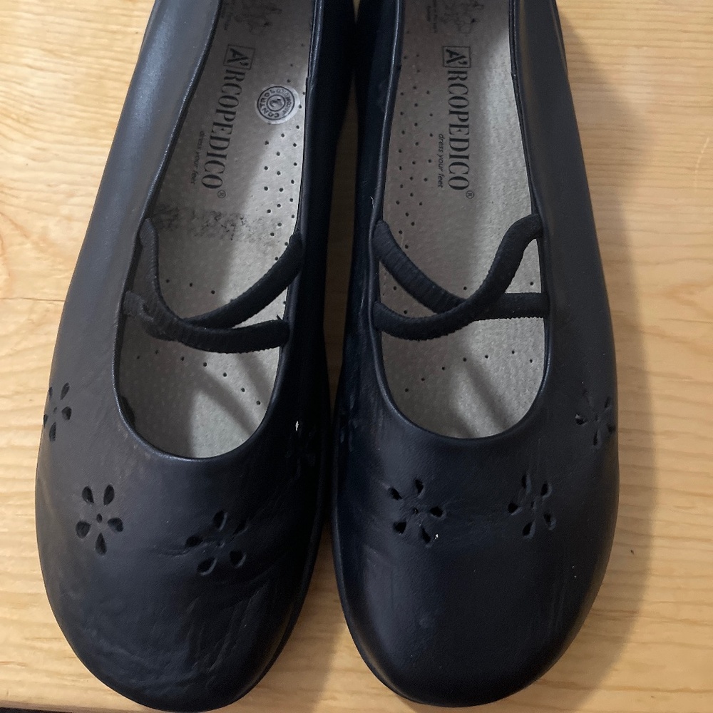 Arcopedico  Women’s Flower Shoes (size 10 USA)